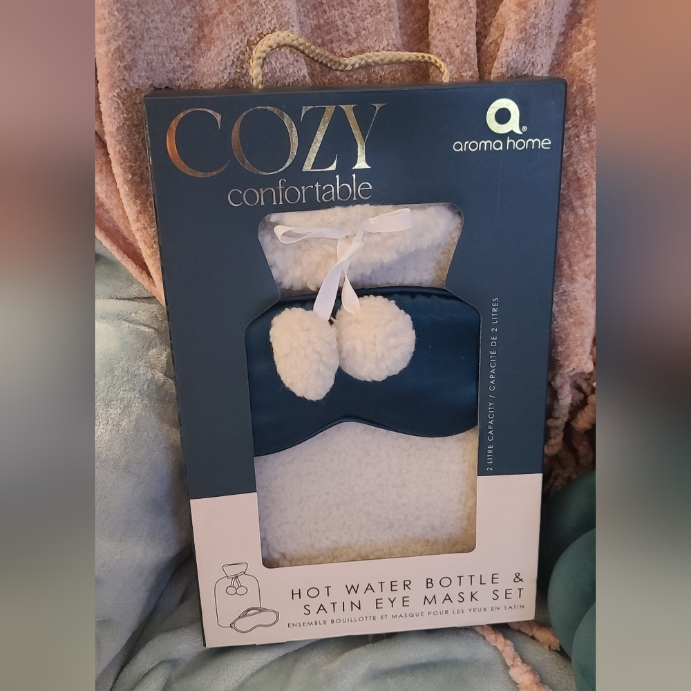 Aroma Home Cozy Blue and White Comfort Set